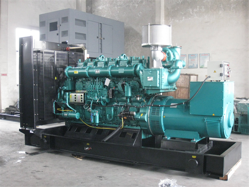 惠东200KW 柴油发电机的油耗是多少？