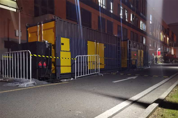 惠东柴油发电机组的输出电压是如何调节的？