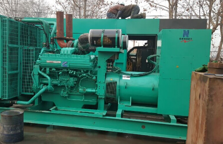 惠东发电机组如何判断水冷式机油散热器内部是否需要清洗？